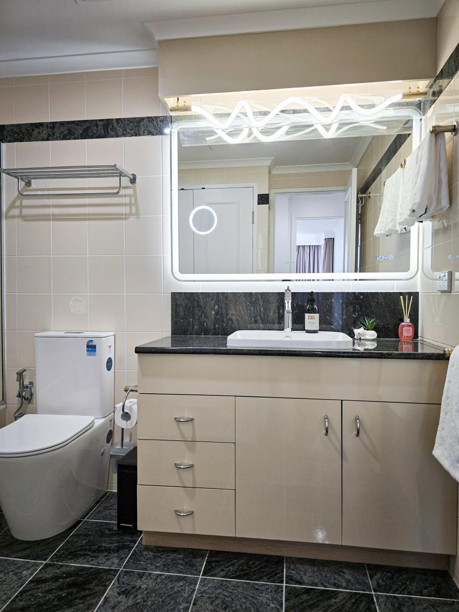 Apartment Chic Darling Harbour Oasis In The Heart Of Sydney, 2br 2ba, Resort-style Amenities Sydney