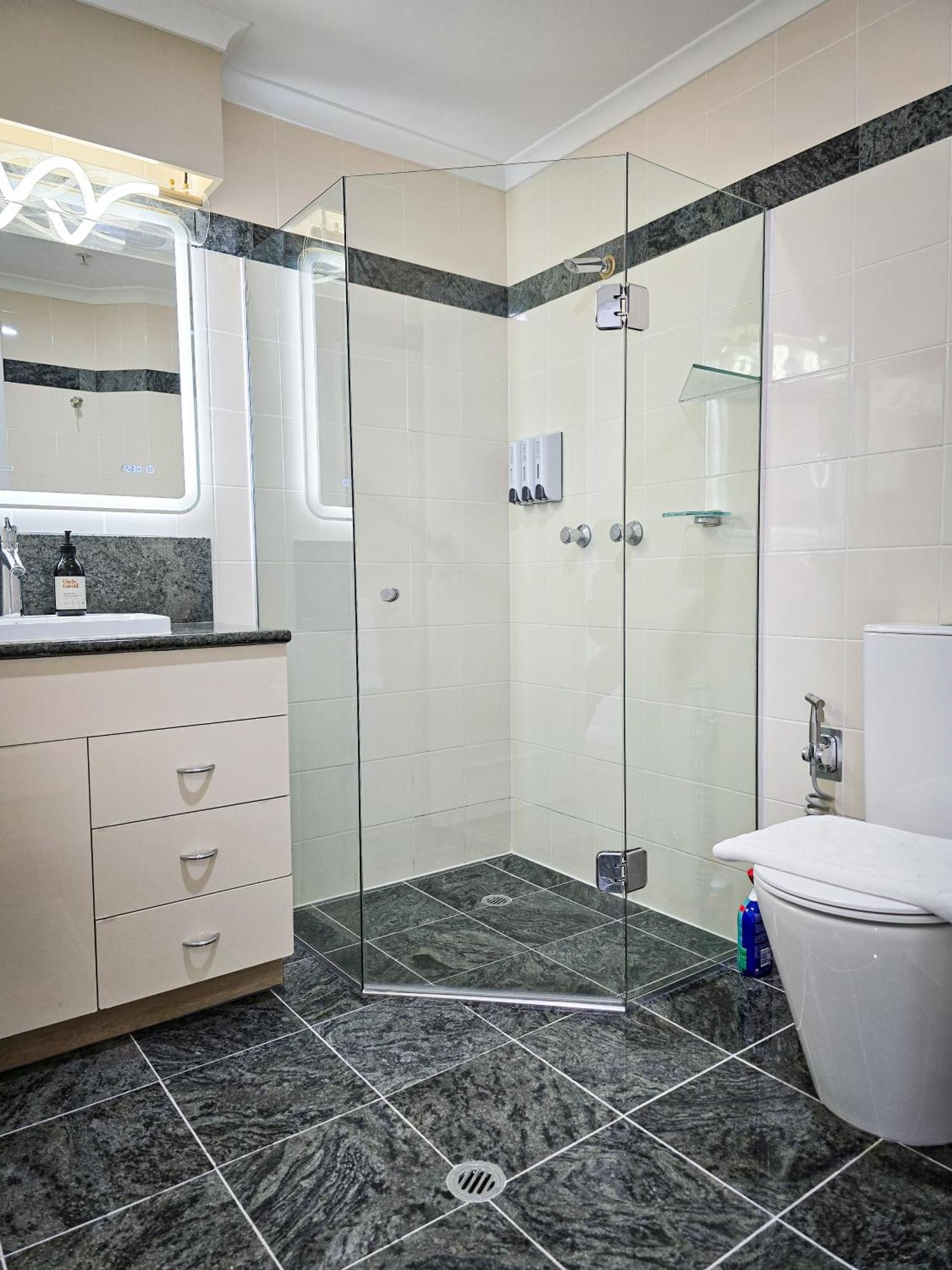 Chic Darling Harbour Oasis In The Heart Of Sydney, 2br 2ba, Resort-style Amenities Apartment