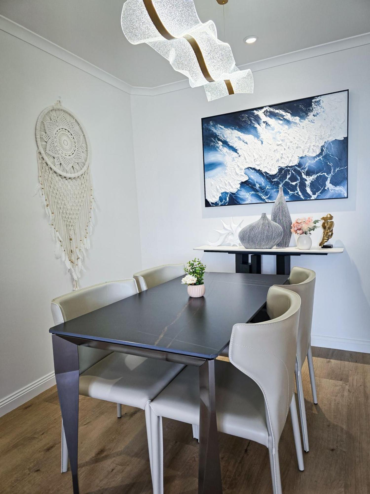 Apartment Chic Darling Harbour Oasis In The Heart Of Sydney, 2br 2ba, Resort-style Amenities *